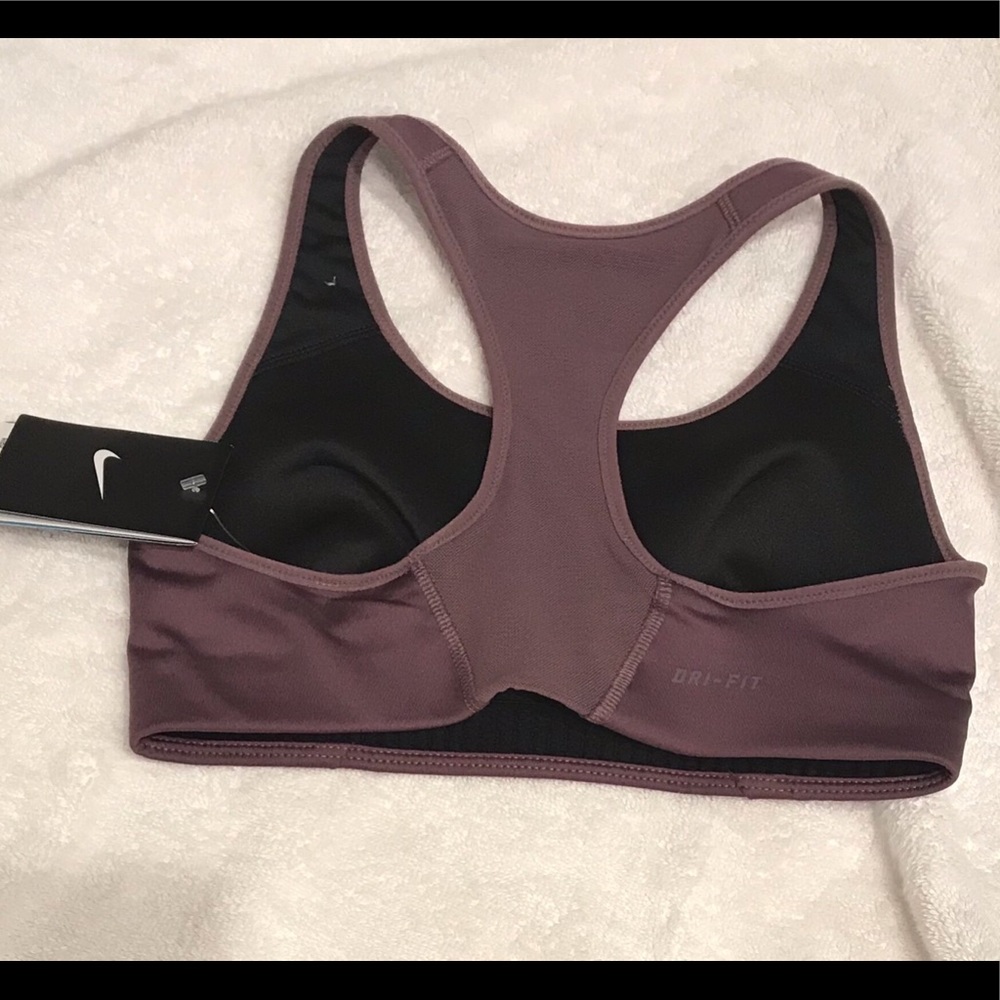 🌸 Nike high impact sports bra 🌸 - Picture 2 of 3